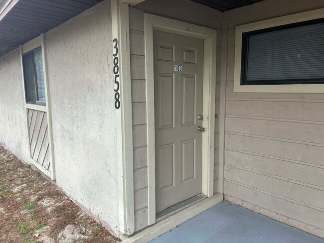 Building Photo - 3858 NW Huntsboro St