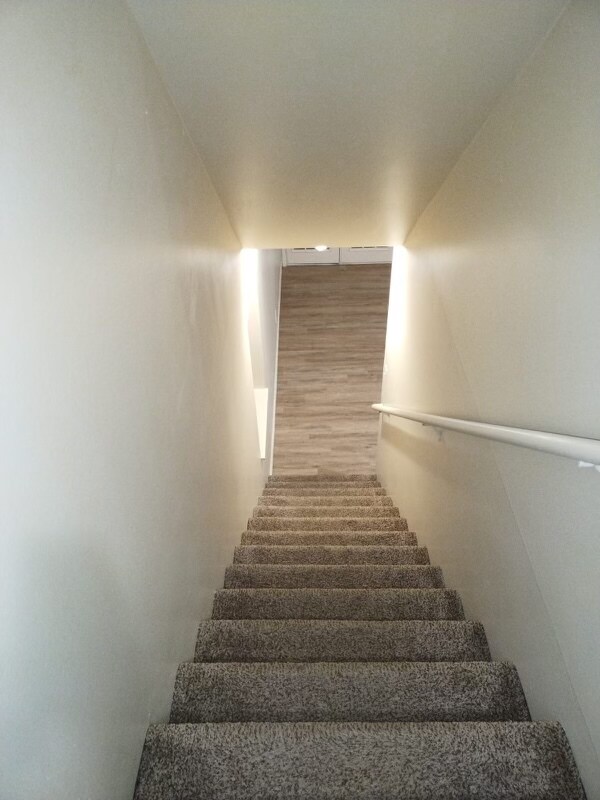 Building Photo - 619 Palisades Dr