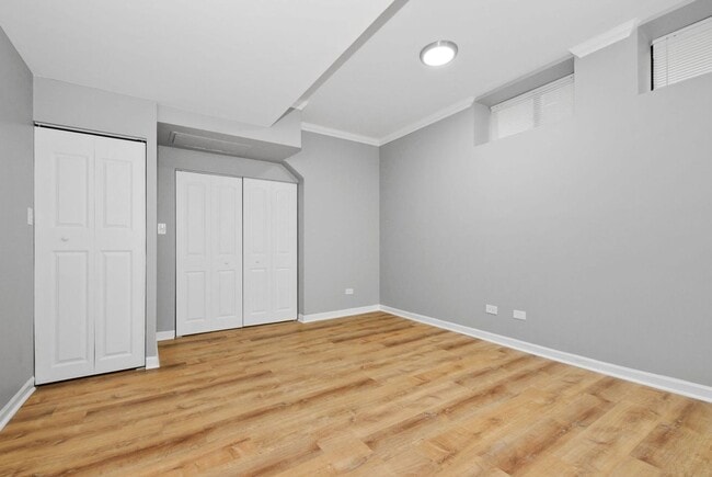 Building Photo - Duplex Two Bedroom Unit Available in South Shore