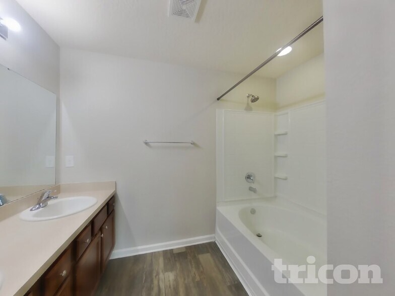 Building Photo - 464 Harley Dr