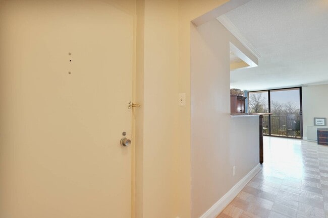 Building Photo - Luxury and fully updated studio in Americana Centre in downtown Rockville
