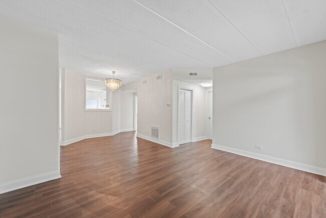Building Photo - 9431 S 79th Ave