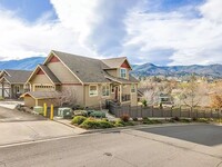 Building Photo - Custom view home in Central Ashland locati...