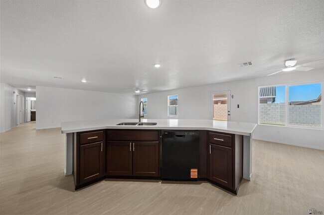 Building Photo - 7272 E 45th St