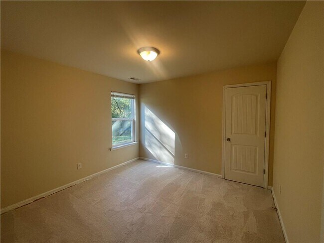 Building Photo - 160 Pine Ridge Rd