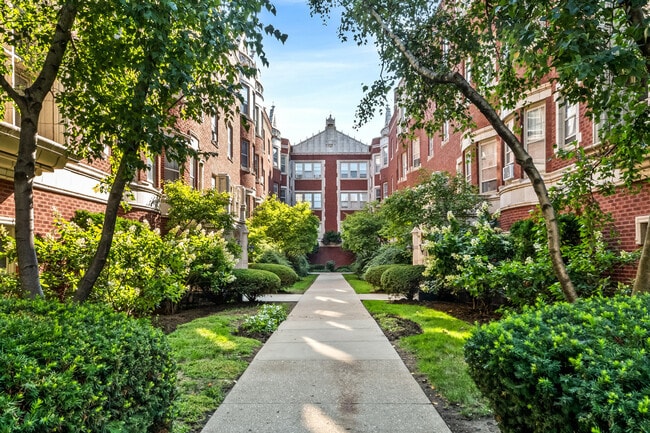 Primary Photo - 212 N Oak Park Ave