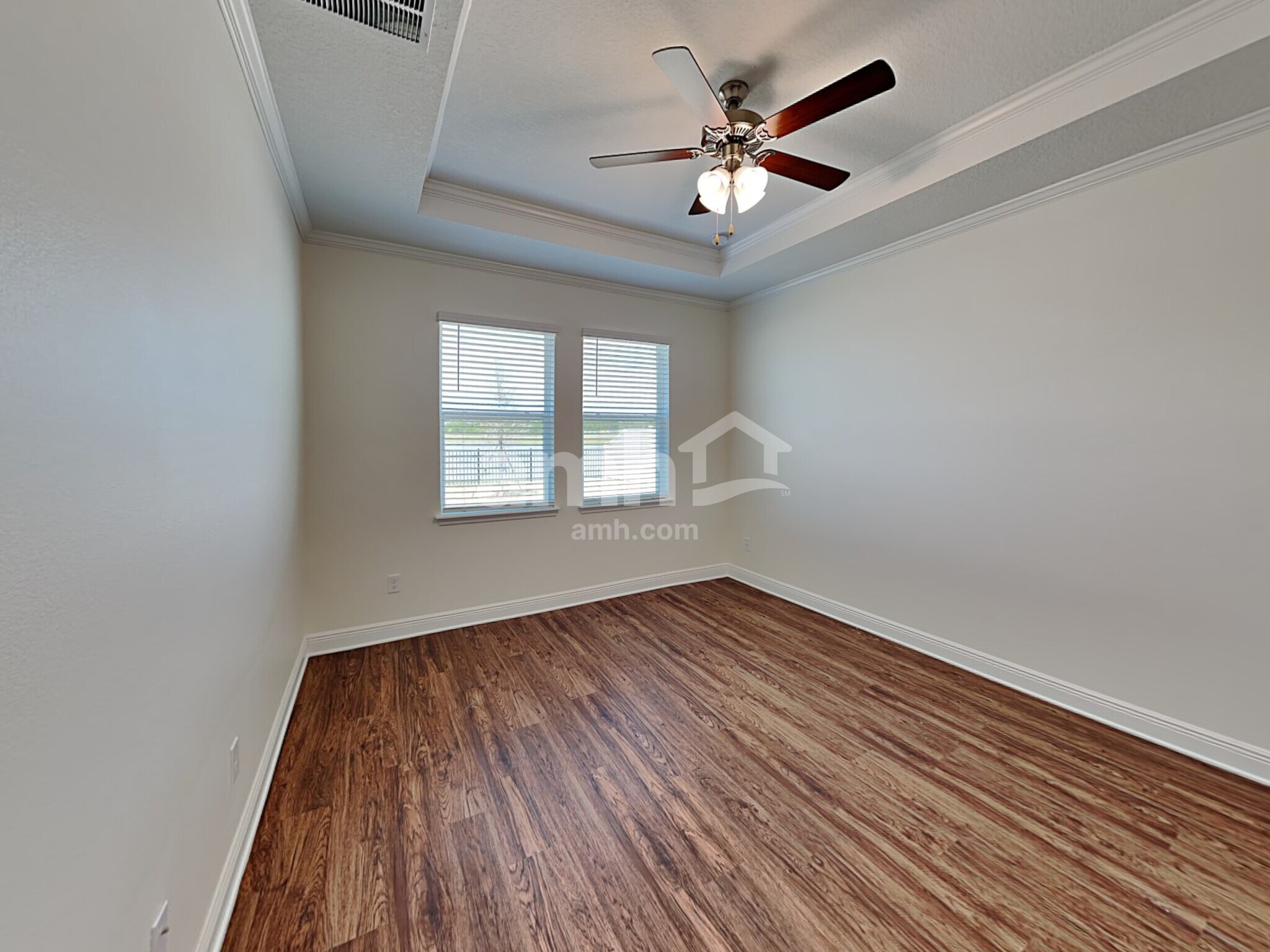 Building Photo - 1228 Sky Lks Dr