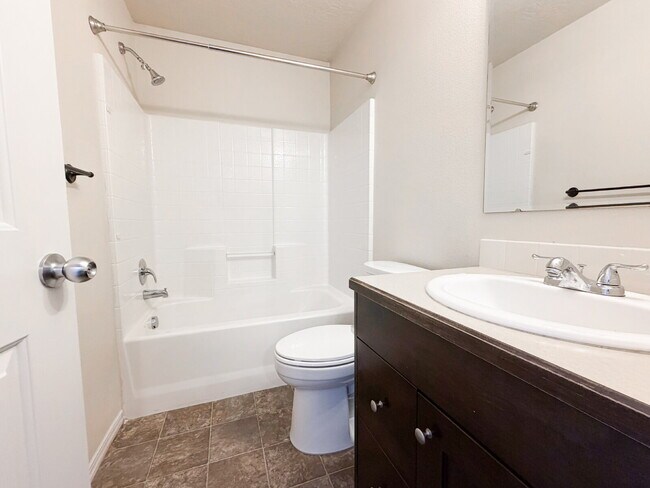 Building Photo - 4 Bed / 2 Bath Home for Rent in Caldwell – 1,886 Sq Ft