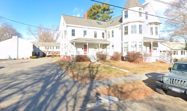 Building Photo - 19 Robinson St