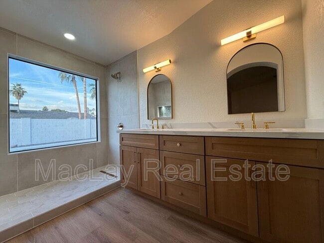 Building Photo - 1720 W Highland St