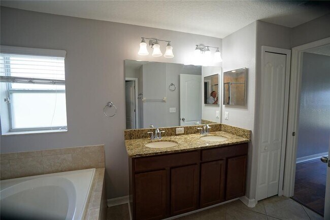 Building Photo - 12337 Ballentrae Forest Dr