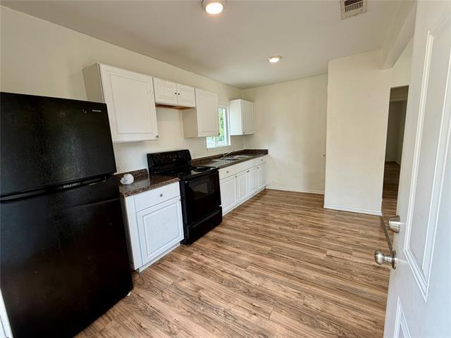 Building Photo - 2303 Deer Path Dr