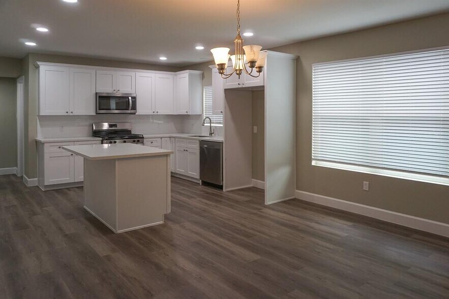 Dining/Kitchen - 3703 Market St