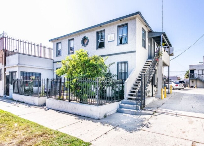 Building Photo - 10965 S Figueroa St
