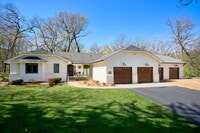 Building Photo - 1832 Essex Rd