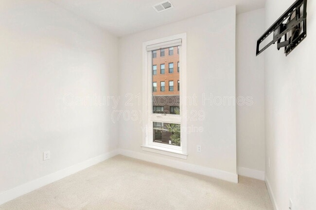 Building Photo - 402 Stabler Ln