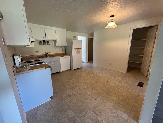 Building Photo - 4420 Larkdale Drive