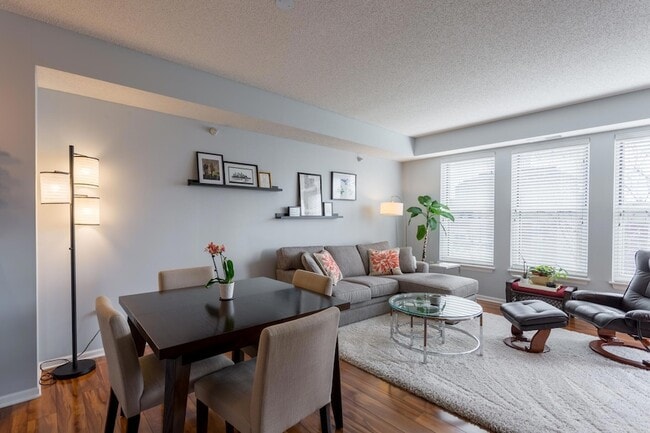 Building Photo - 545 N 1st St