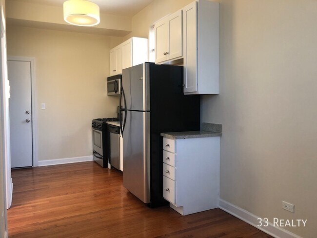 Building Photo - 1058 N Damen-3R