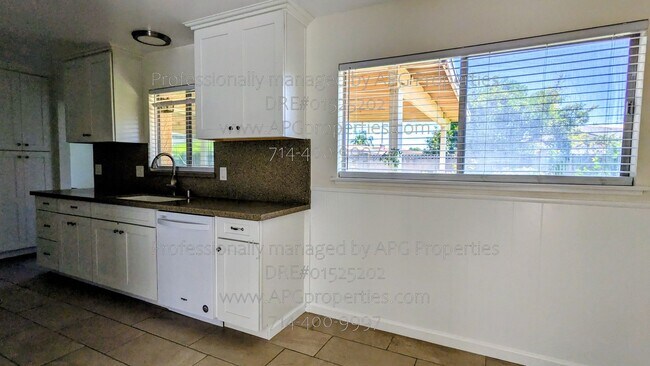 Building Photo - 13392 Dawn Ave