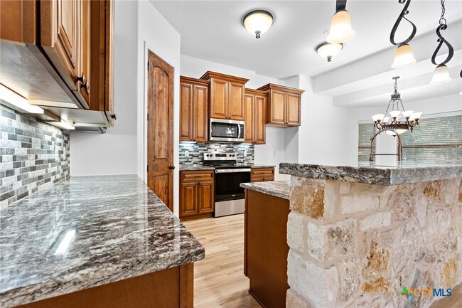 Building Photo - 1010 Woodland Bend Cir