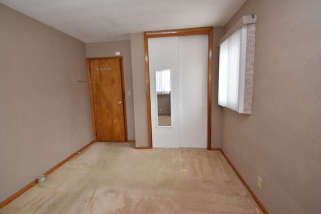Building Photo - Mishawaka 3 bed 1 1/2 bath by Marion Highs...