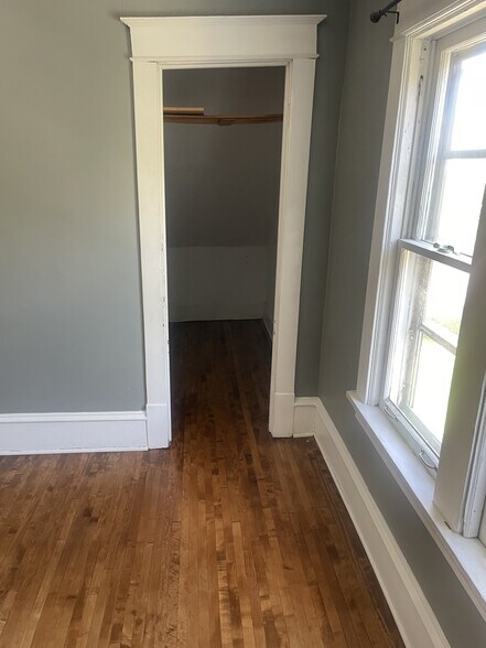 bedroom closet - 1384 Lafond Ave