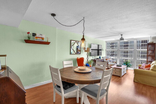 Building Photo - 531 N Ocean Blvd