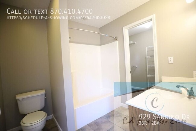 Building Photo - 929 Sandino Dr