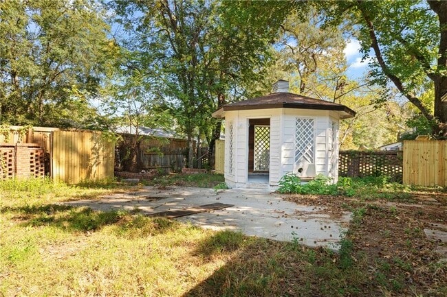 Building Photo - 207 Tanglewood Dr