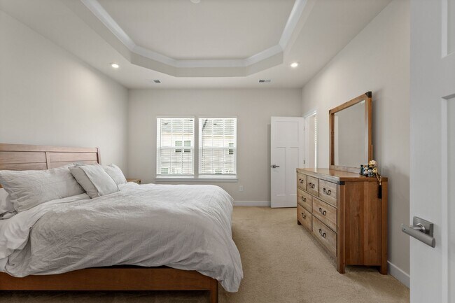 Building Photo - Luxurious three-story townhome with owner's suite and high-end finishes