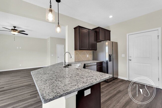 Building Photo - 200 Alcove Ct