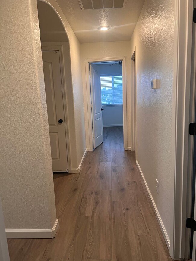 Building Photo - Large Two Story Home Recently Remodeled Available NOW