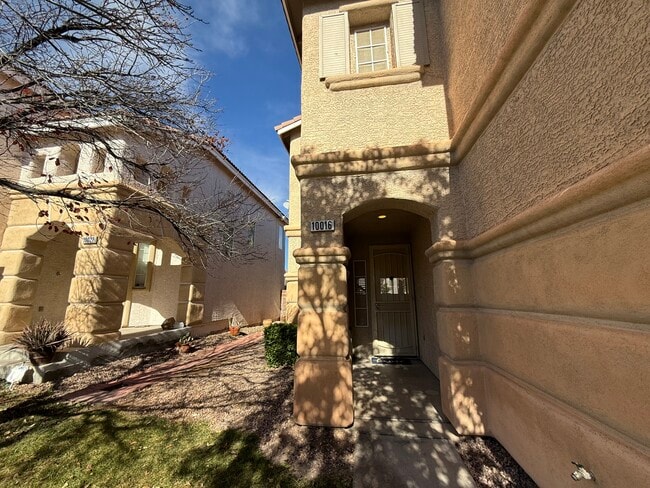 Building Photo - 10016 San Gervasio Ave