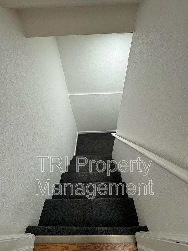 Building Photo - 2027 Birch Ave