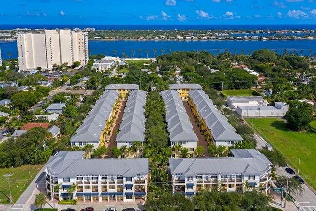 Building Photo - 1970 S Dixie Hwy