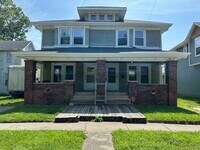Building Photo - 3127 N Kenwood Ave