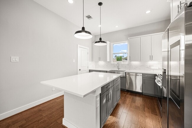 Building Photo - 622 Janisch Rd