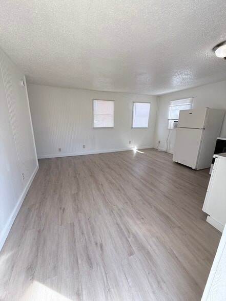 Building Photo - 215 Weeks Rd