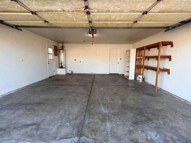 Building Photo - Great 3 Bedroom, 2 Bath Home Centrally located in Kingman!