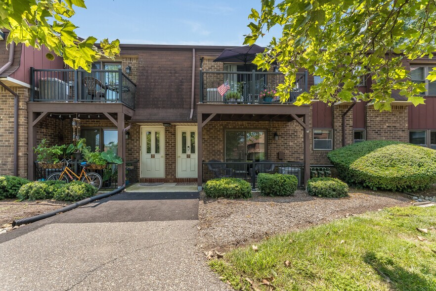 Primary Photo - 707 Nottingham Way