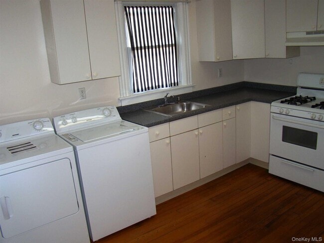 Building Photo - 10 Worrall Ave