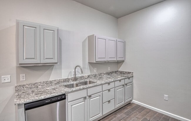 Building Photo - New Construction in Varenna Landing! Storm shelter and lawn care included!