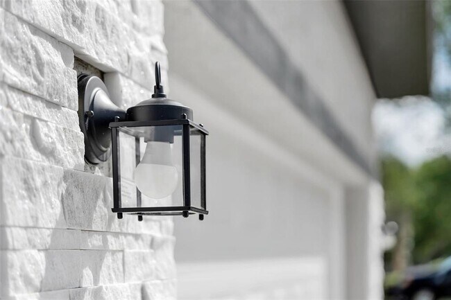 Building Photo - 2211 SW 153rd Pl Rd