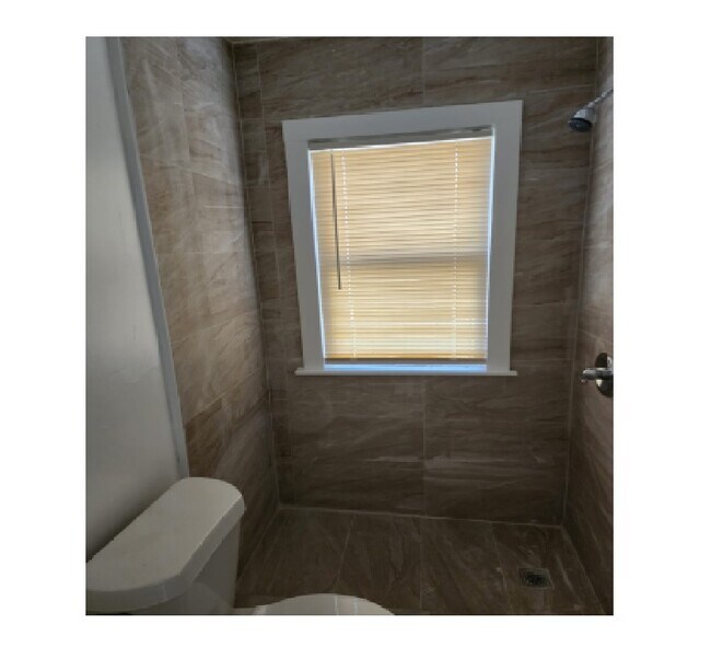 Building Photo - 19934 Rosemont Ave