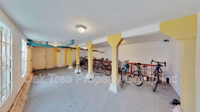 Building Photo - 547 24th St