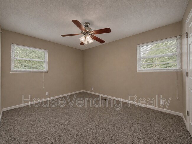 Building Photo - 6204 Trailhead Cir