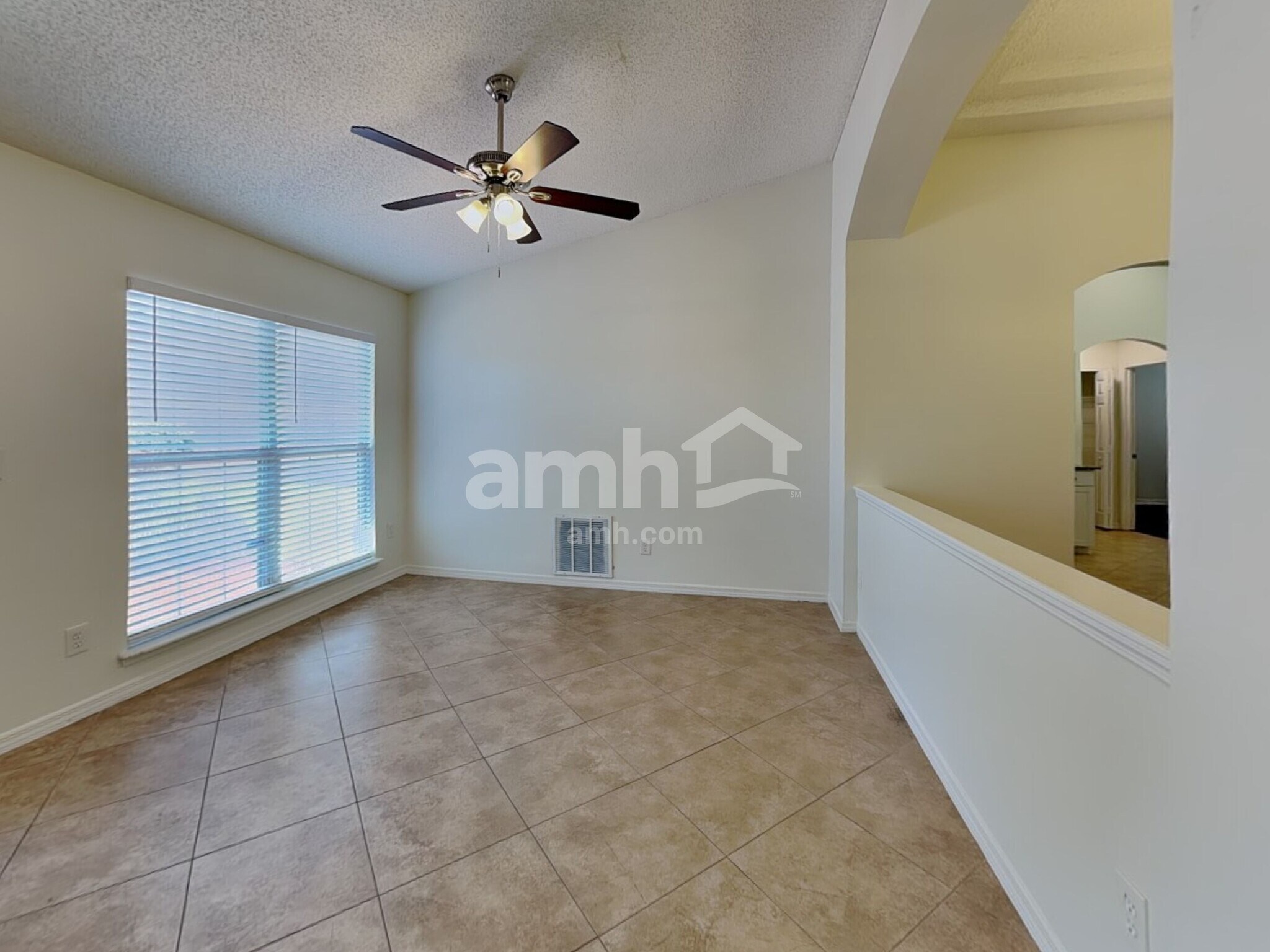 Building Photo - 2063 Forest Gate Dr W