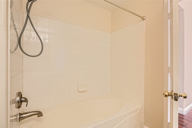 Building Photo - Elegant 2-Bedroom Condo in Gated Community...