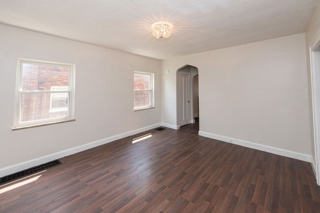 Building Photo - COVEDALE- 3 bedroom 1.5 bath Tudor with up...